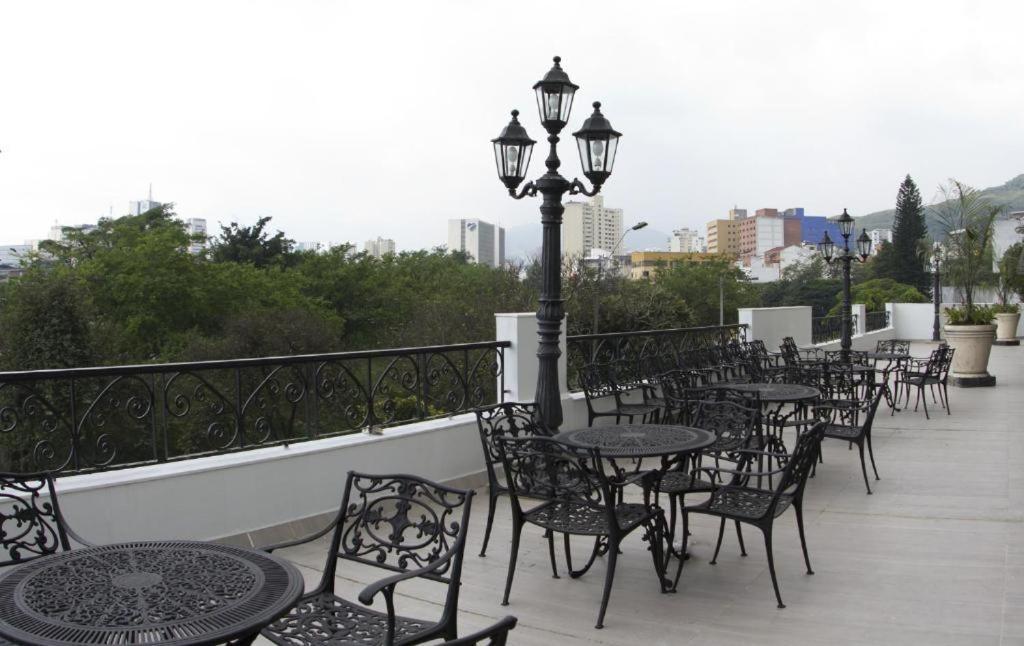 Club De Bienestar Ilar Bulevar Del Rio Cali Exteriér fotografie